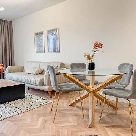 Stylish & Cozy 1br In The Center 公寓