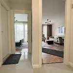 Stylish & Cozy 1br In The Center