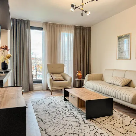 Elegant 1br With Balcony In By Flat Manаger Διαμέρισμα *