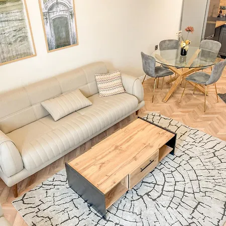 Stylish & Cozy 1br In The Center Пловдив